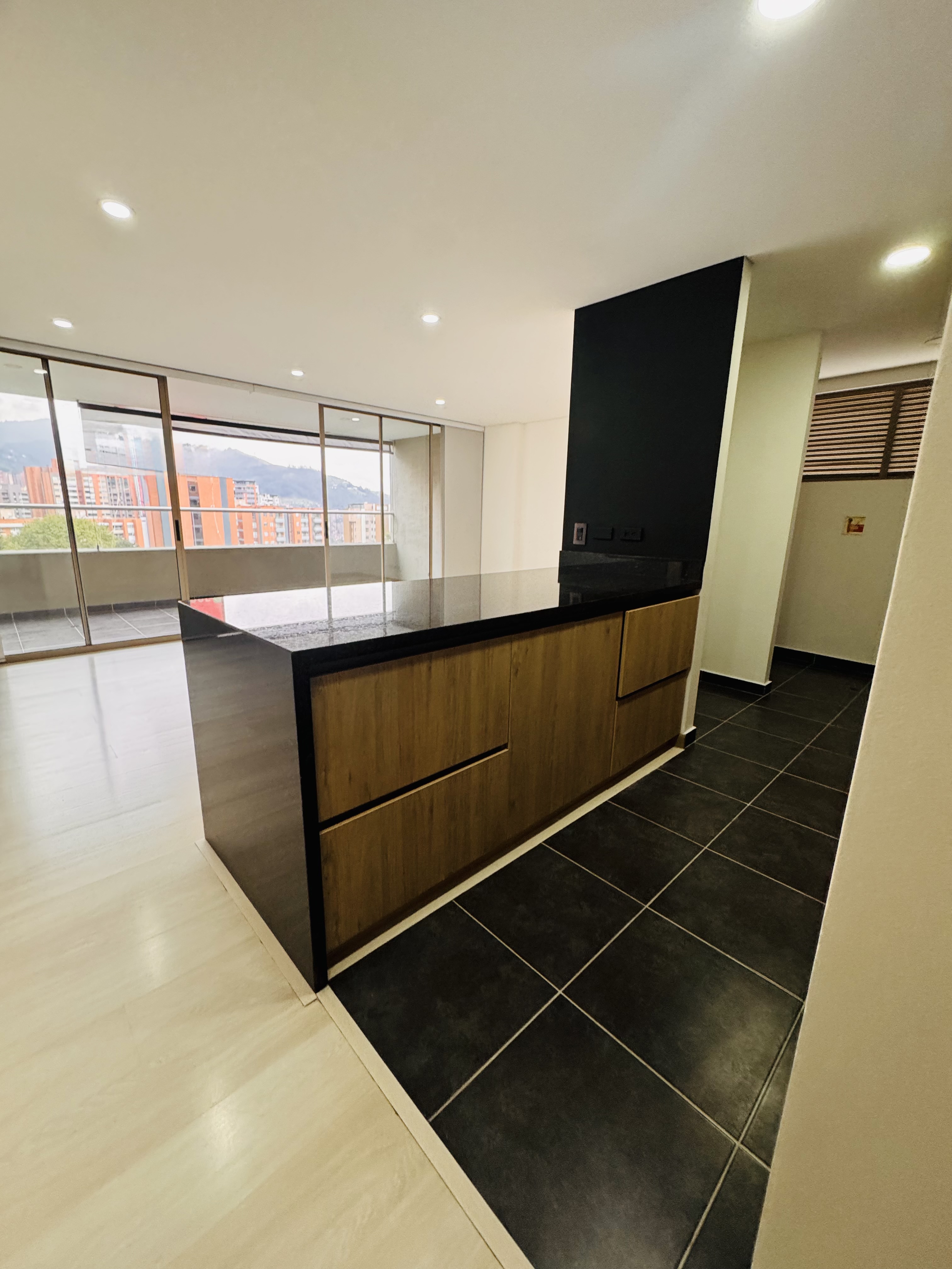 Apartamento en venta en Loma Del Esmeraldal, Envigado · foto 6 de 24