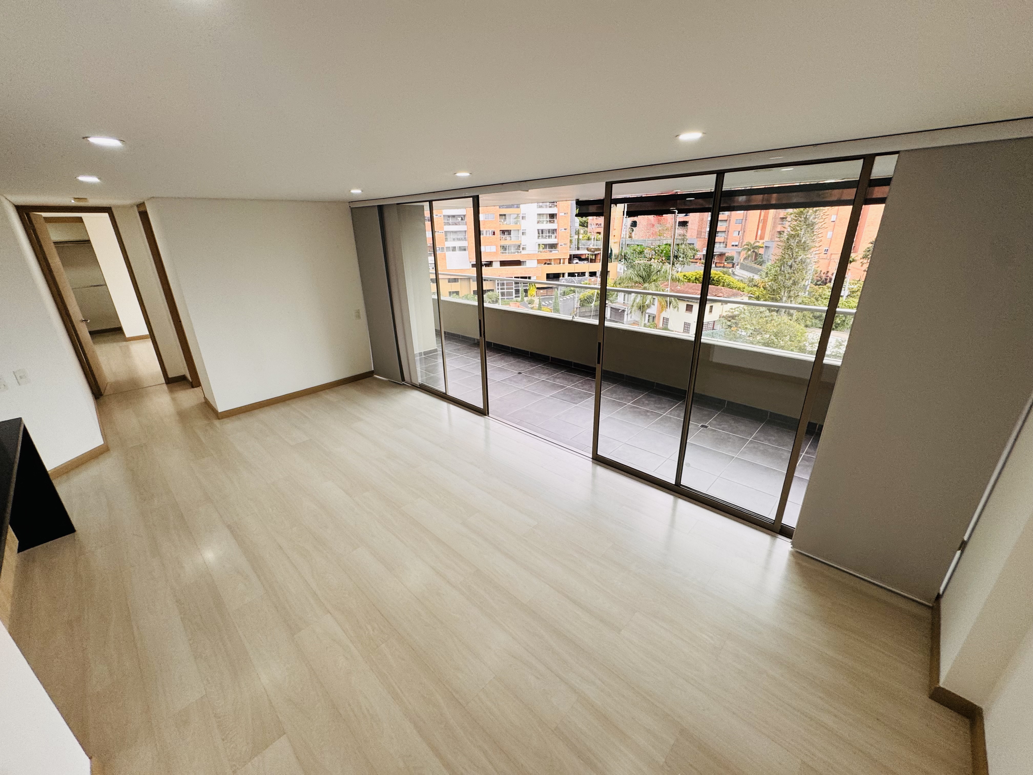 Apartamento en venta en Loma Del Esmeraldal, Envigado · foto 9 de 24