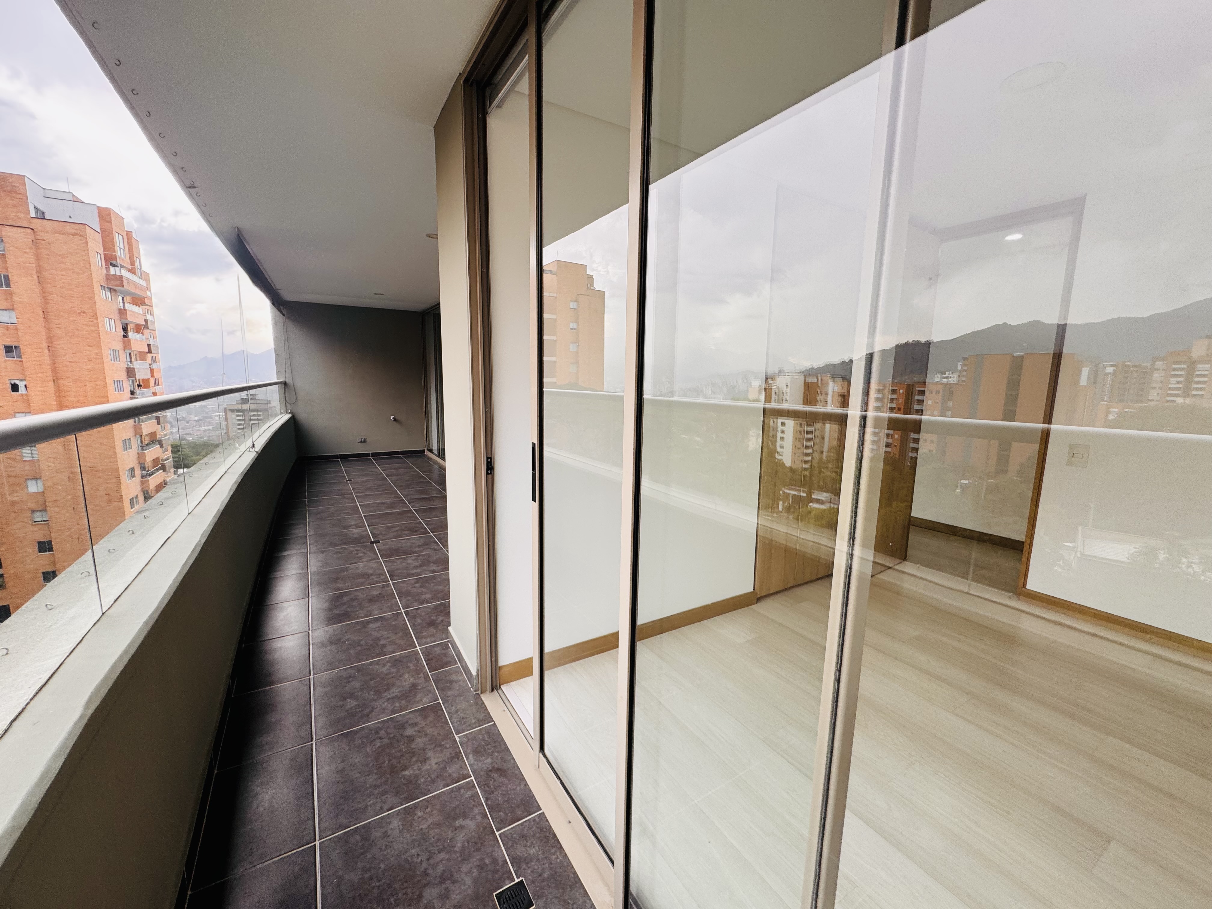 Apartamento en venta en Loma Del Esmeraldal, Envigado · foto 10 de 24