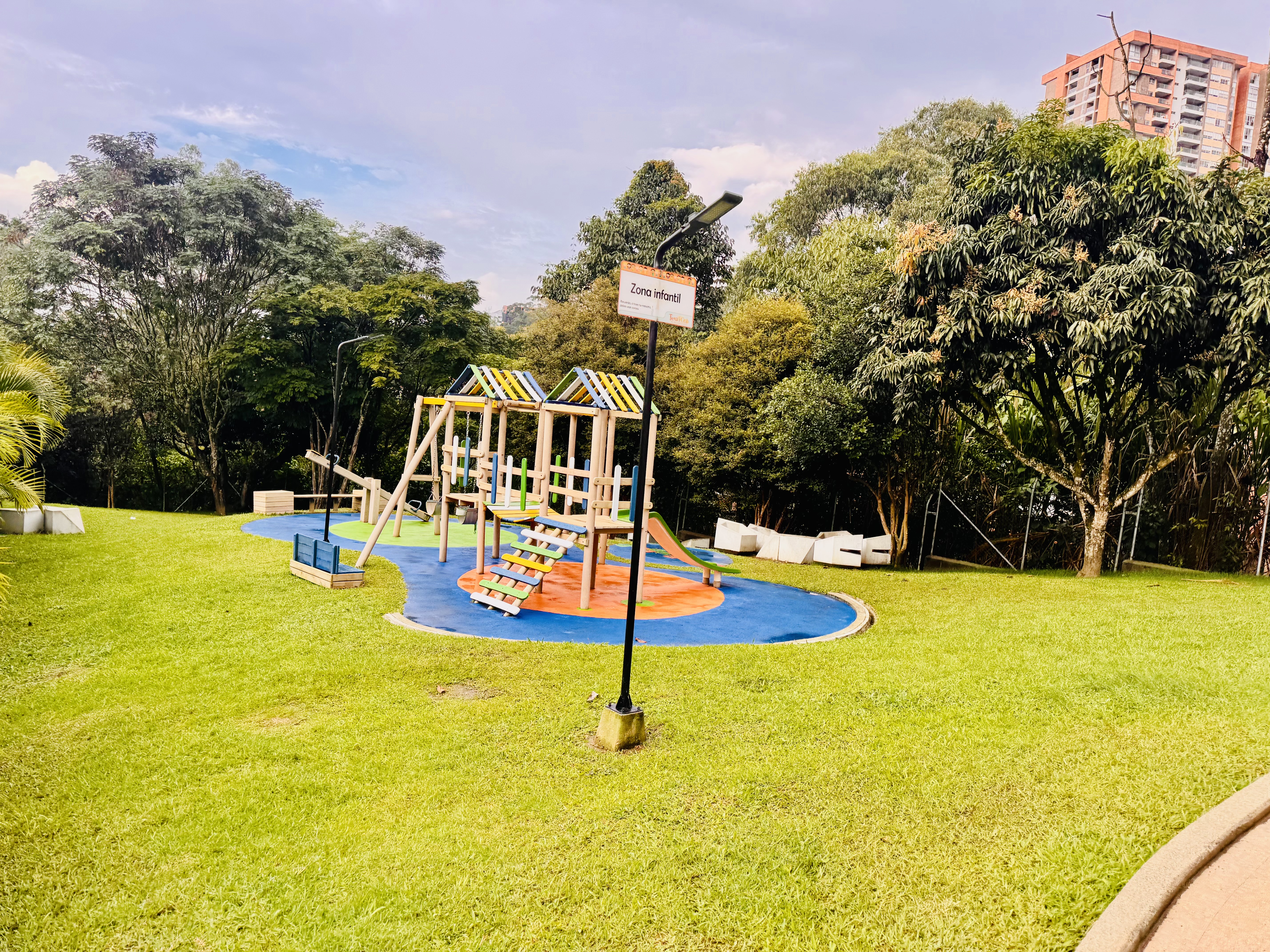 Apartamento en venta en Loma Del Esmeraldal, Envigado · foto 24 de 24