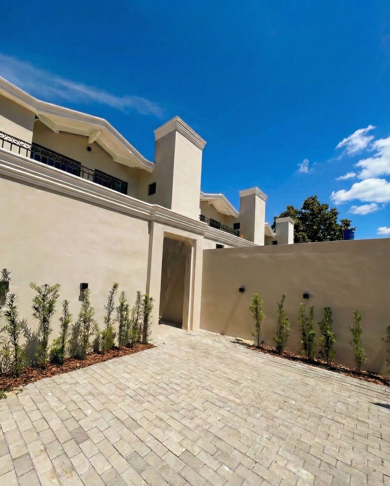 En venta Dúplex Neoclásico a Estrenar en el Centro de Hernandarias — foto 2