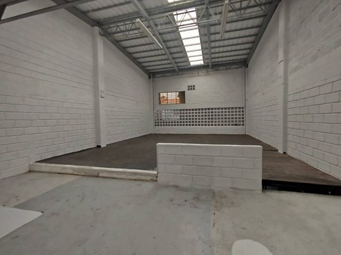 Bodega en arriendo en San Jose Obrero, Bello, 300 m² · foto 3 de 11