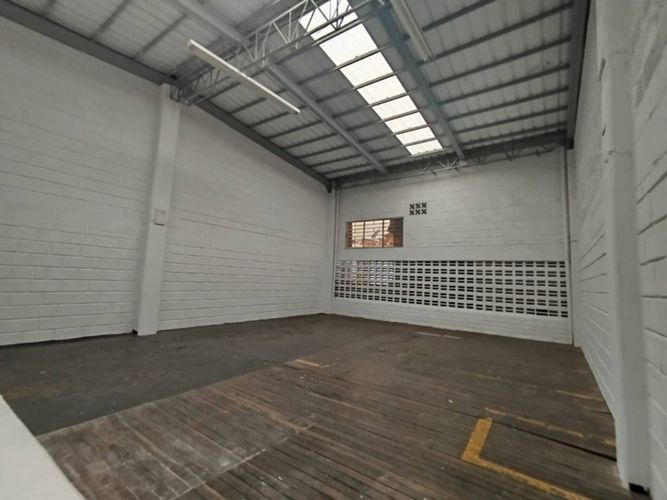 Bodega en arriendo en San Jose Obrero, Bello, 300 m² · foto 4 de 11