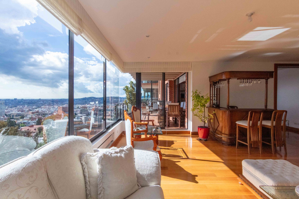 Apartamento en venta en Santa Barbara Alta, Bogotá · foto 3 de 24