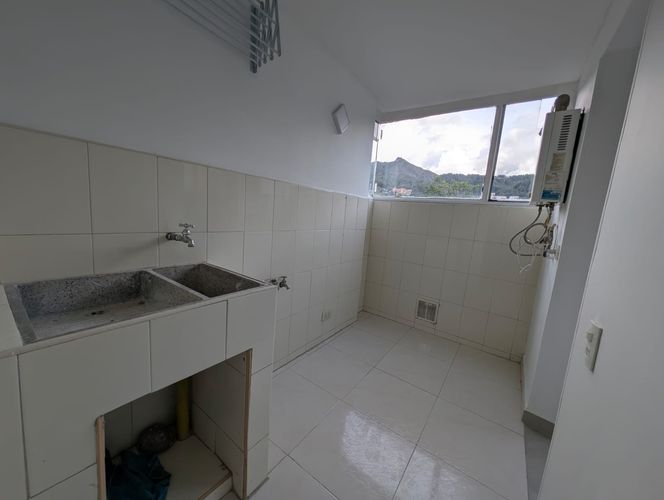 Apartamento de 2 alcobas en venta en Escuela De Caballeria, Bogotá, 105 m² · foto 3 de 22