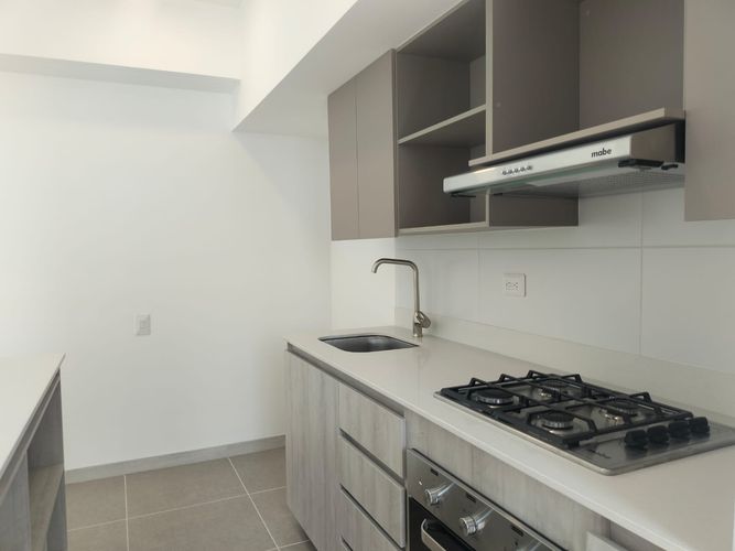 Apartamento de 3 alcobas en arriendo en El Poblado, Medellín, 100 m² · foto 4 de 18