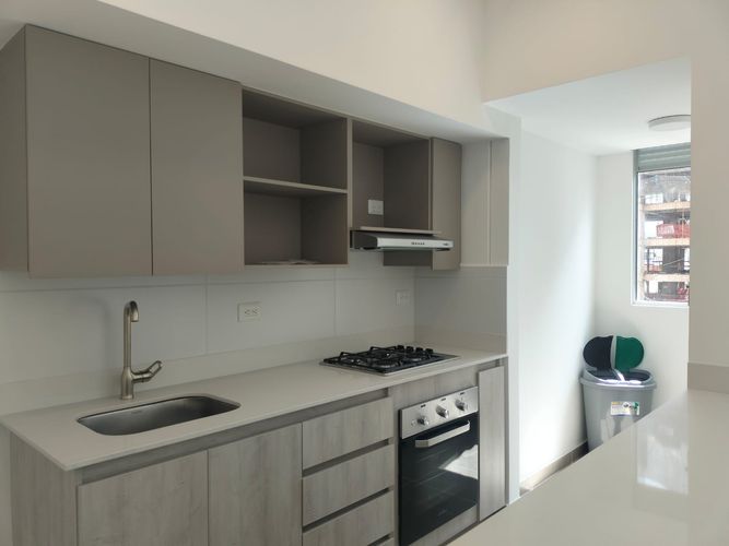 Apartamento de 3 alcobas en arriendo en El Poblado, Medellín, 100 m² · foto 3 de 18