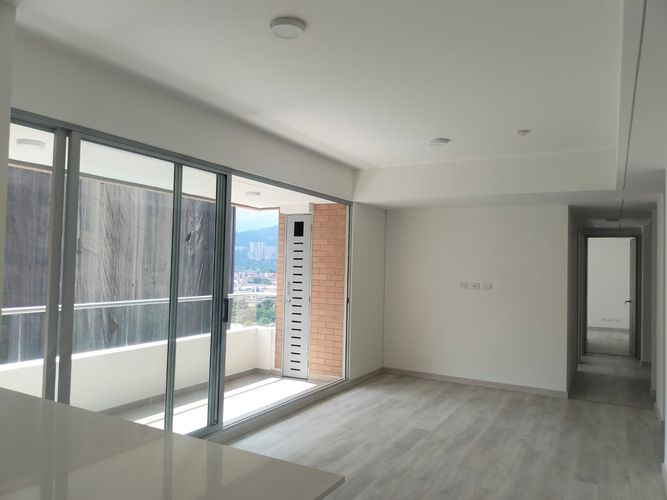 Apartamento de 3 alcobas en arriendo en El Poblado, Medellín, 100 m² · foto 2 de 18
