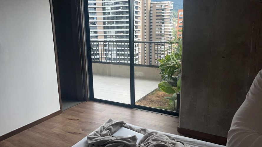 Apartamento de 2 alcobas en arriendo en San Lucas, Medellín, 97 m² · foto 4 de 9