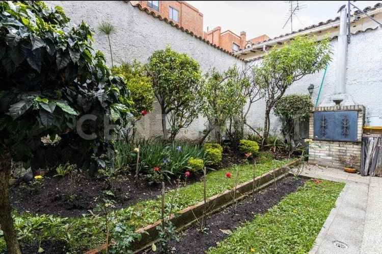 Casa de 3 alcobas en venta en Santa Paula, Bogotá, 270 m² · foto 6 de 18
