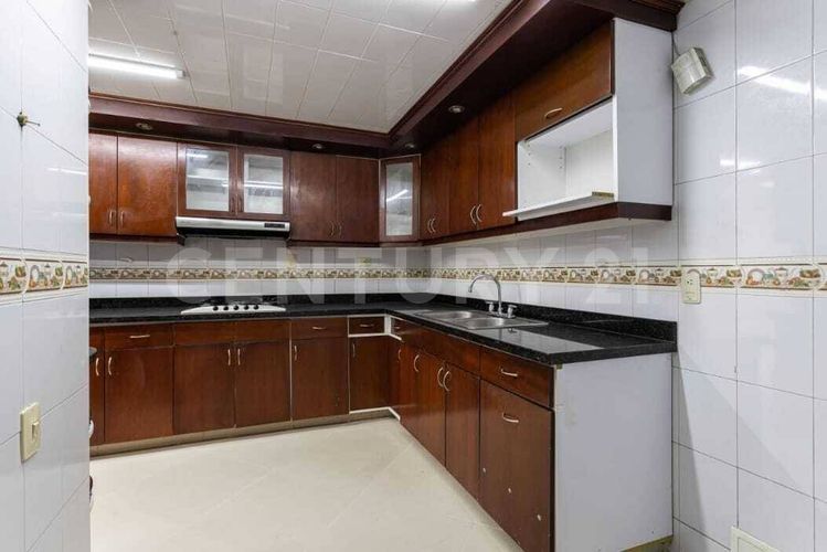 Casa de 3 alcobas en venta en Santa Paula, Bogotá, 270 m² · foto 8 de 18