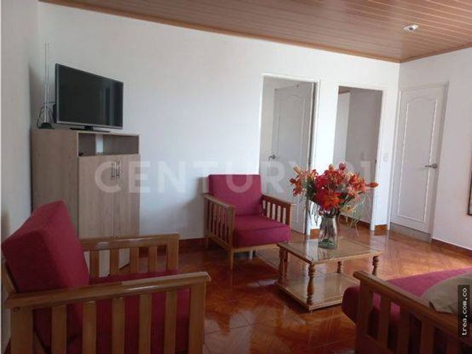 Apartamento de 4 alcobas en venta en La Gaitana Oriental, Bogotá, 274 m² · foto 2 de 16