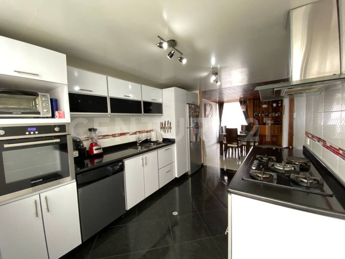 Casa en venta en San Nicolas, Bogotá · foto 8 de 19