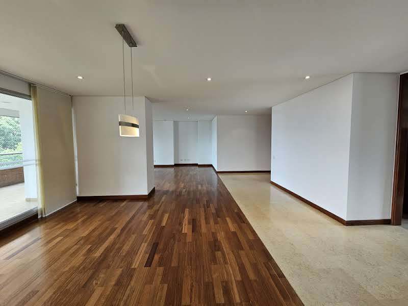 Apartamento en arriendo en El Tesoro, Medellín · foto 3 de 24