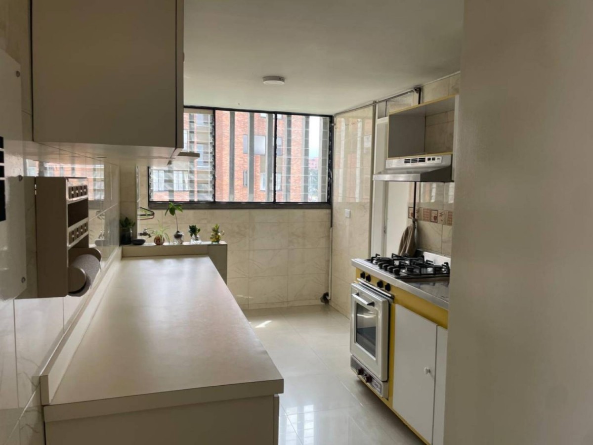 Apartamento en venta en Las Villas, Bogotá · foto 2 de 16