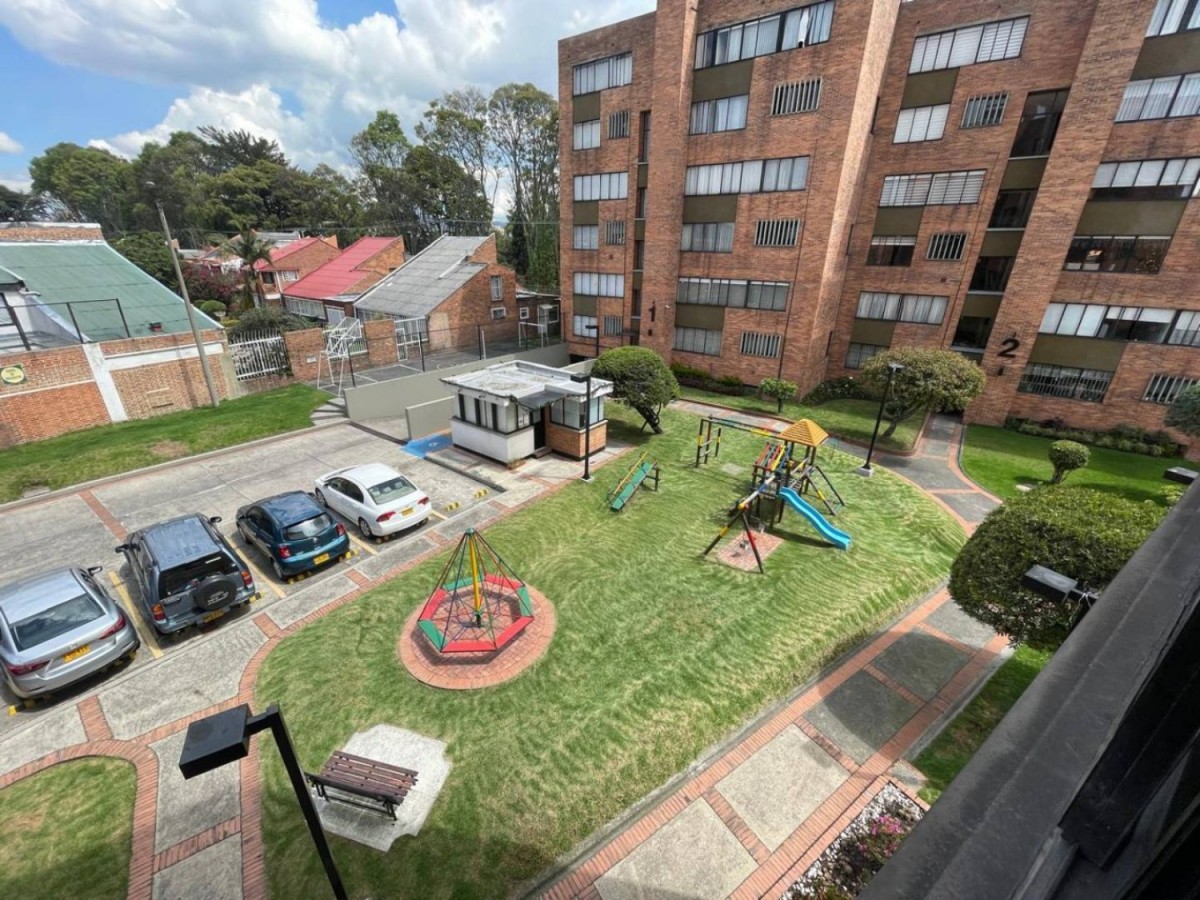 Apartamento en venta en Las Villas, Bogotá · foto 3 de 16