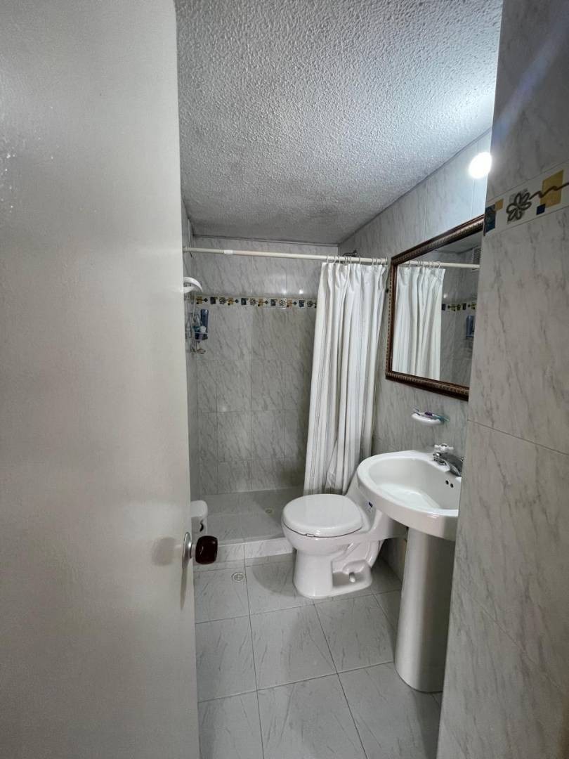 Apartamento en venta en Las Villas, Bogotá · foto 8 de 16