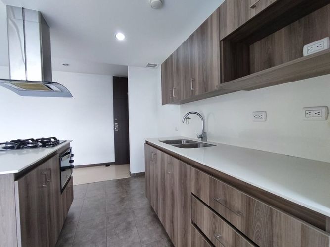 Apartamento de 3 alcobas en arriendo en Loma Del Esmeraldal, Envigado, 100 m² · foto 3 de 15