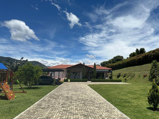 Casa de 4 alcobas en venta en La Ceja, 420 m² · foto 10 de 18