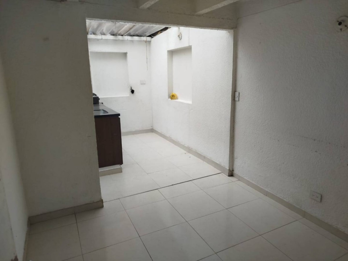 Casa en venta en Villas De Granada, Bogotá · foto 2 de 16