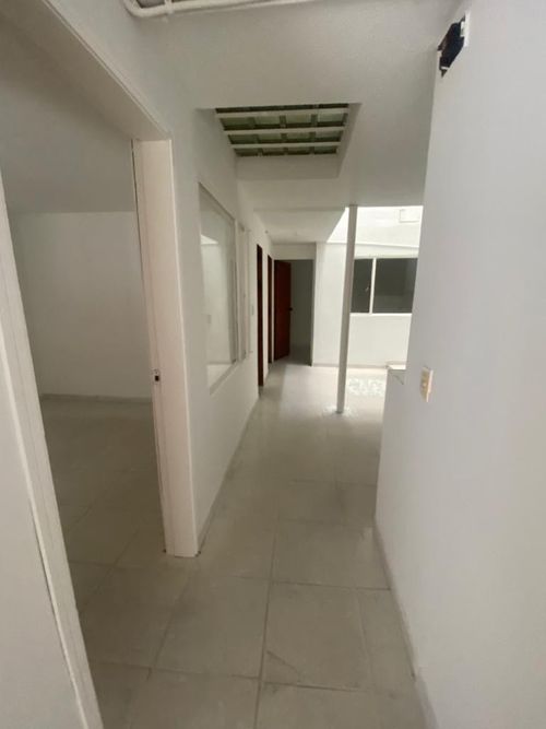 Casa de 8 alcobas en venta en La Perla, Bogotá, 216 m² · foto 4 de 24