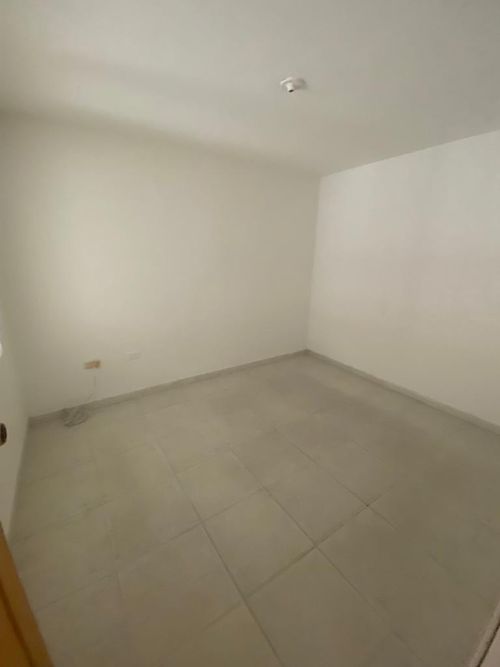 Casa de 8 alcobas en venta en La Perla, Bogotá, 216 m² · foto 9 de 24