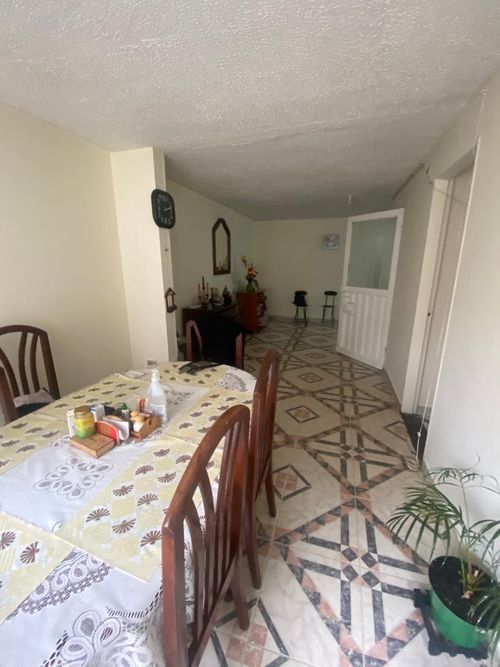 Casa de 8 alcobas en venta en La Perla, Bogotá, 216 m² · foto 12 de 24