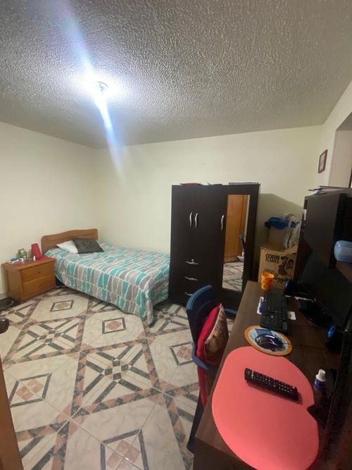 Casa de 8 alcobas en venta en La Perla, Bogotá, 216 m² · foto 15 de 24