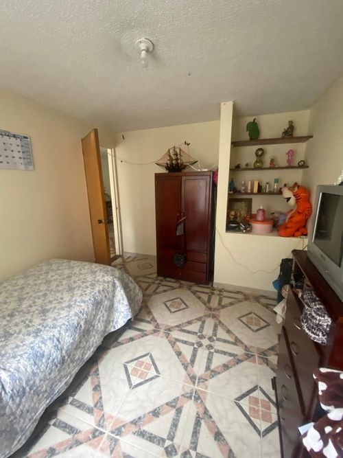 Casa de 8 alcobas en venta en La Perla, Bogotá, 216 m² · foto 16 de 24