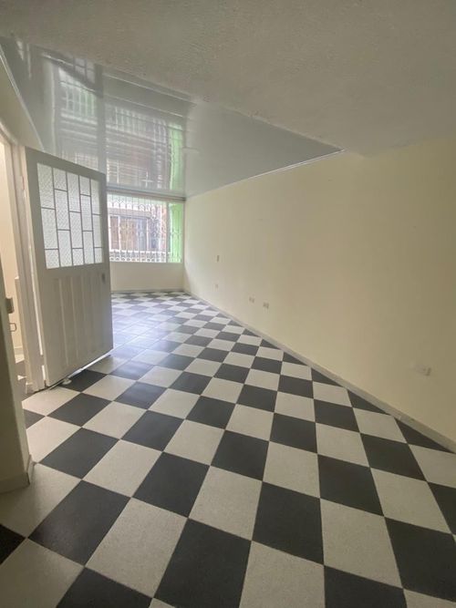 Casa de 8 alcobas en venta en La Perla, Bogotá, 216 m² · foto 19 de 24