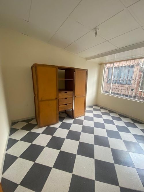 Casa de 8 alcobas en venta en La Perla, Bogotá, 216 m² · foto 20 de 24