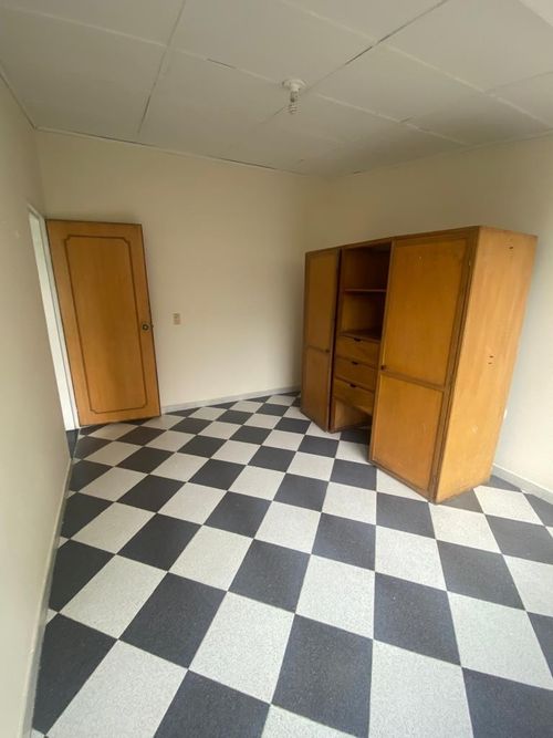 Casa de 8 alcobas en venta en La Perla, Bogotá, 216 m² · foto 22 de 24