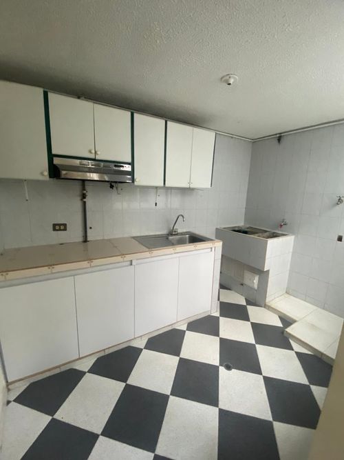 Casa de 8 alcobas en venta en La Perla, Bogotá, 216 m² · foto 23 de 24