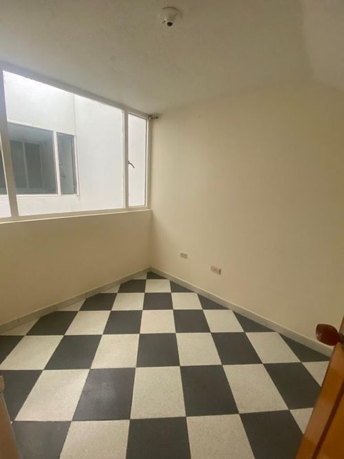 Casa de 8 alcobas en venta en La Perla, Bogotá, 216 m² · foto 24 de 24