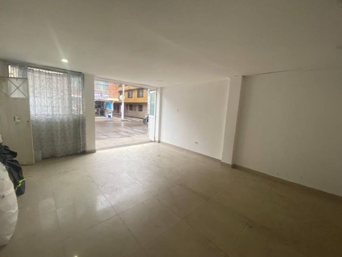 Casa de 7 alcobas en venta en Patio Bonito Ii, Bogotá, 210 m² · foto 2 de 24