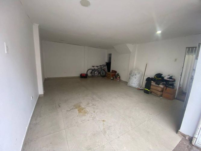 Casa de 7 alcobas en venta en Patio Bonito Ii, Bogotá, 210 m² · foto 3 de 24