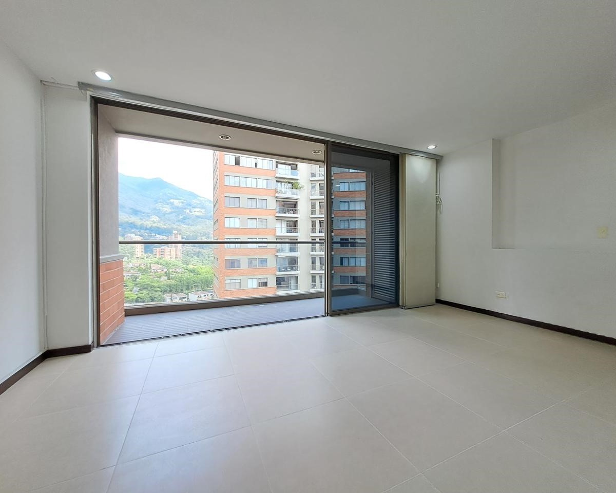 Apartamento en venta en El Poblado, Medellín · foto 2 de 15