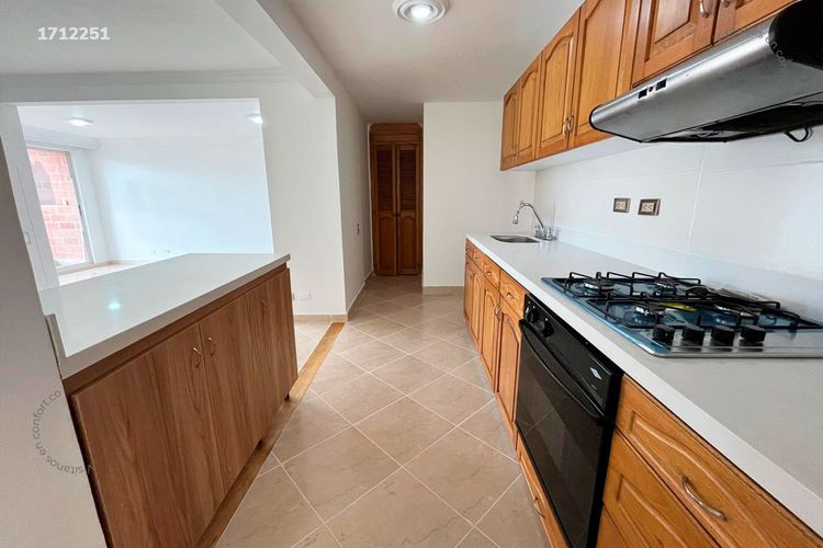 Apartamento de 3 alcobas en arriendo en Castropol, Medellín, 87 m² · foto 6 de 24