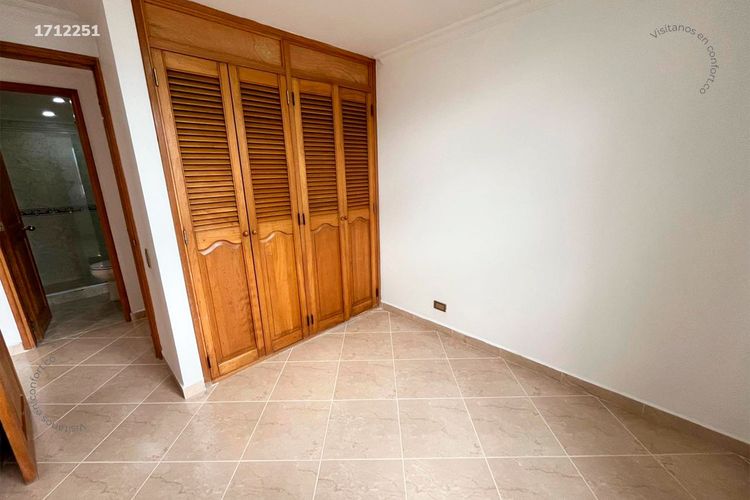 Apartamento de 3 alcobas en arriendo en Castropol, Medellín, 87 m² · foto 11 de 24
