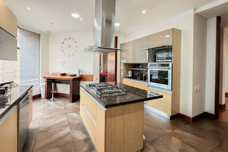 Apartamento de 3 alcobas en venta en Los Naranjos, Bogotá, 275 m² · foto 6 de 24