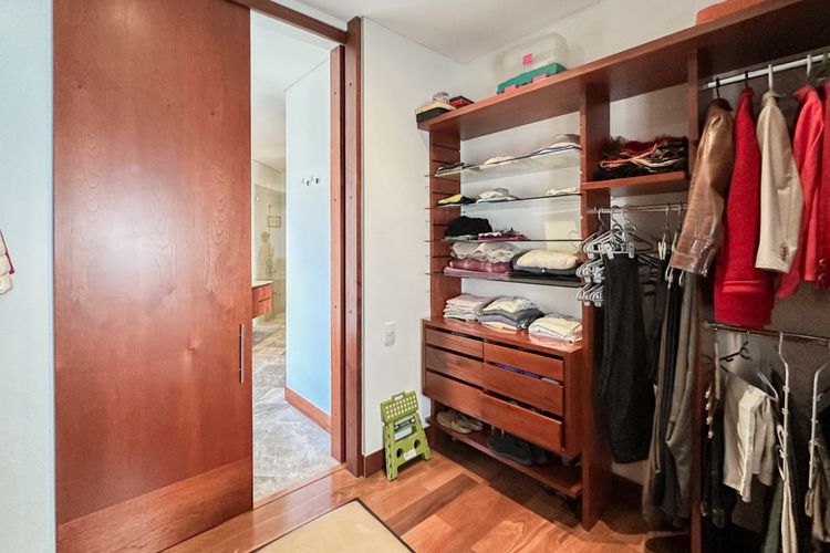 Apartamento de 3 alcobas en venta en Los Naranjos, Bogotá, 275 m² · foto 12 de 24