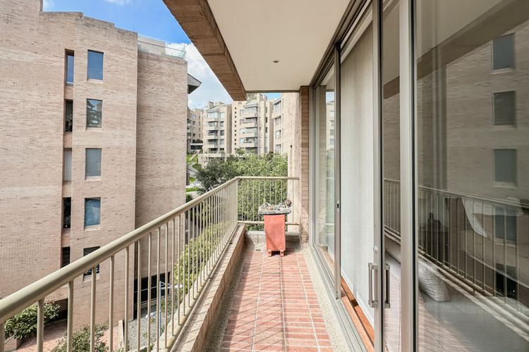 Apartamento de 3 alcobas en venta en Los Naranjos, Bogotá, 275 m² · foto 13 de 24