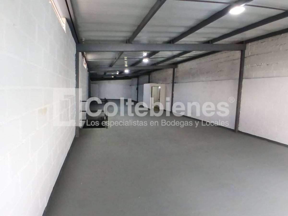 Warehouse for sale in Cristo rey, Medellín 2