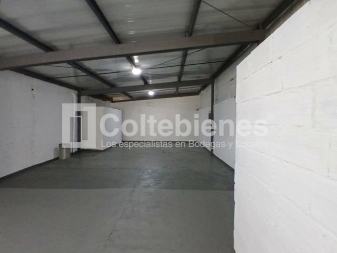 Bodega en venta en Cristo Rey, Medellín, 160 m² · foto 6 de 13