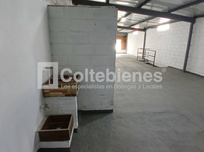 Bodega en venta en Cristo Rey, Medellín, 160 m² · foto 7 de 13