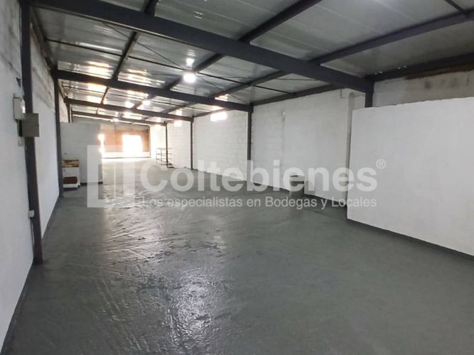 Bodega en venta en Cristo Rey, Medellín, 160 m² · foto 12 de 13