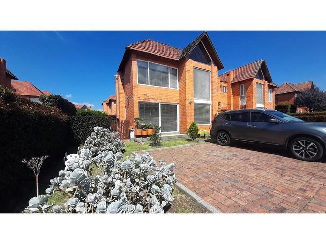 Casa de 3 alcobas en venta en Quintas Del Bosque, Chía, 140 m² · foto 2 de 24