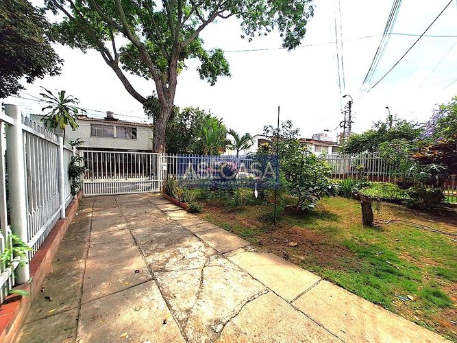 Casa de 6 alcobas en venta en Lagos I, Floridablanca, 180 m² · foto 2 de 24