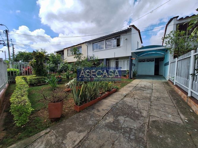 Casa de 6 alcobas en venta en Lagos I, Floridablanca, 180 m² · foto 3 de 24