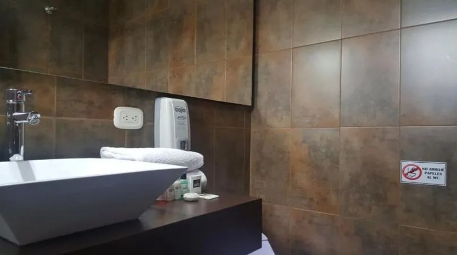 Apartamento de 20 alcobas en venta en Cedritos, Bogotá, 1835 m² · foto 11 de 17